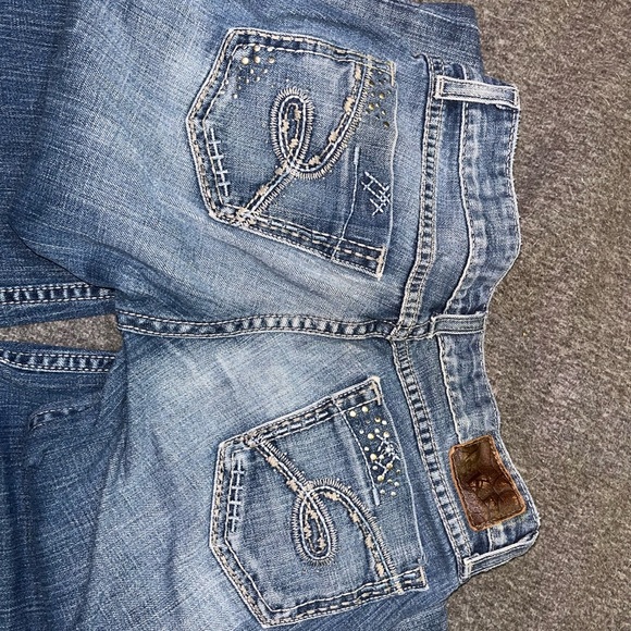 Buckle brand jeans. 26 in waist by 31 1/2 in length - Picture 3 of 5